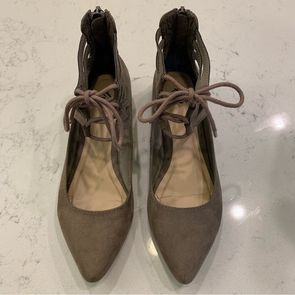 Women’s Tie Flats - Picture 2 of 8